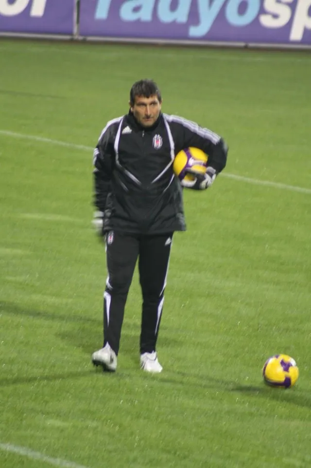 Zafer Öğer portresi