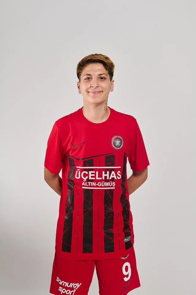 Kader Hançar portresi