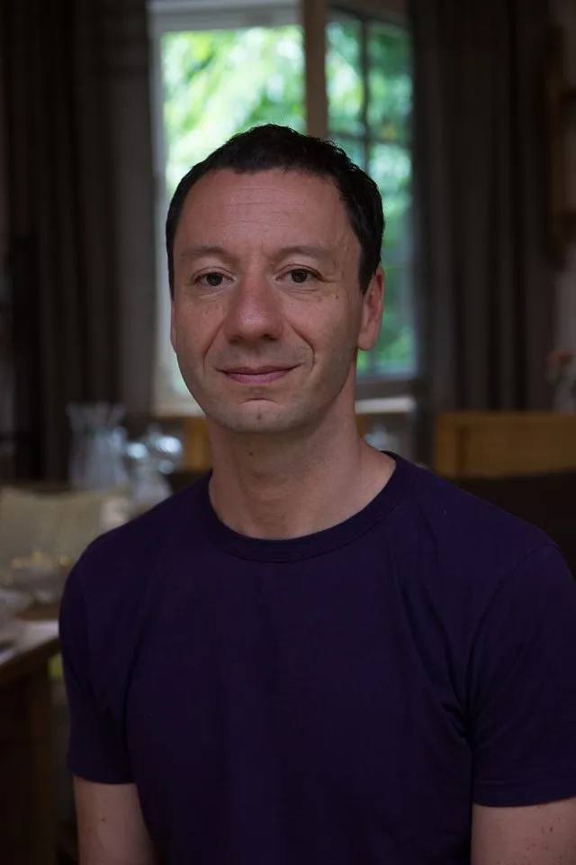 Selim Özdoğan portresi