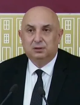 Engin Özkoç portresi
