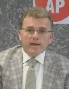 Vecdet Öz portresi