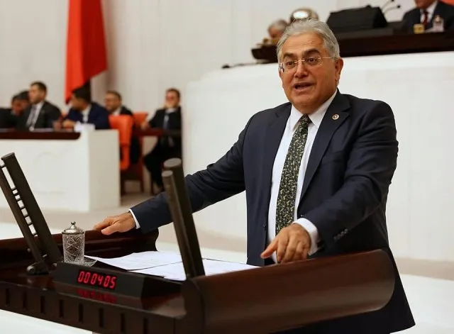 Servet Ünsal portresi