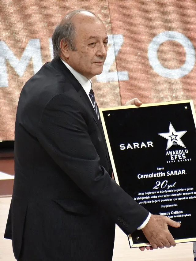 Tuncay Özilhan portresi