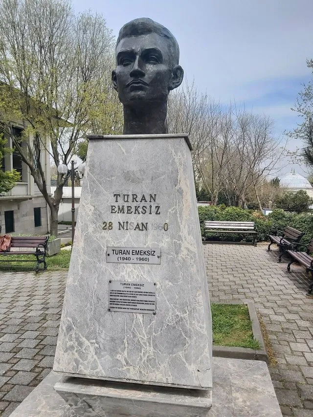 Turan Emeksiz portresi