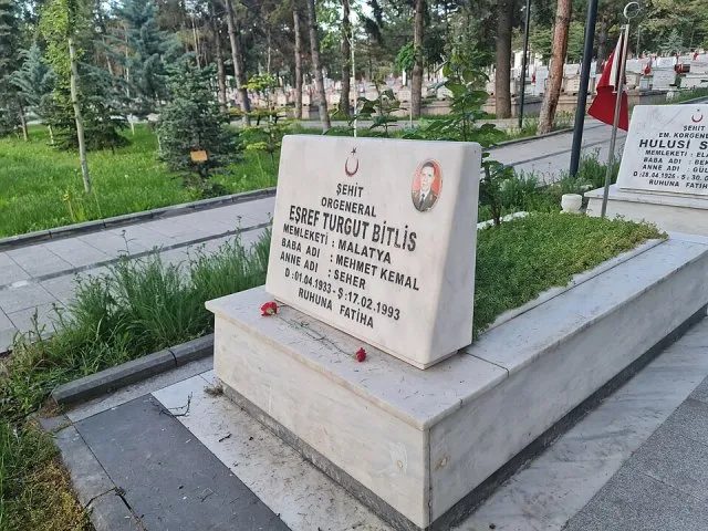 Eşref Bitlis portresi