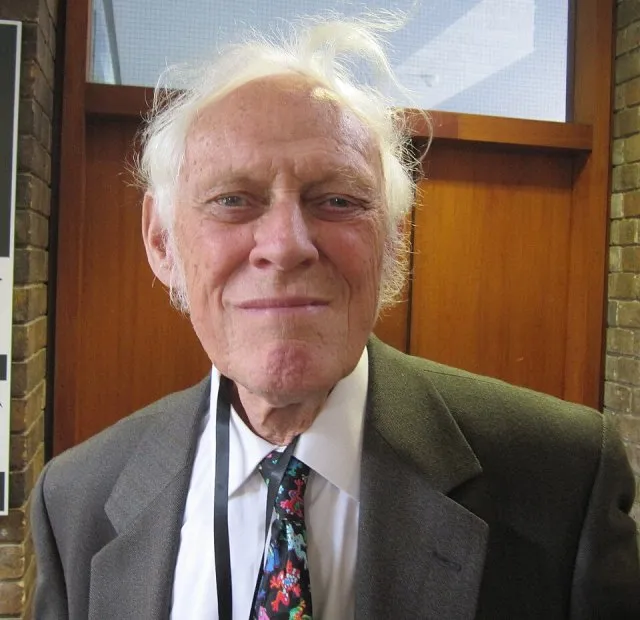 Clifford Edmund Bosworth portresi
