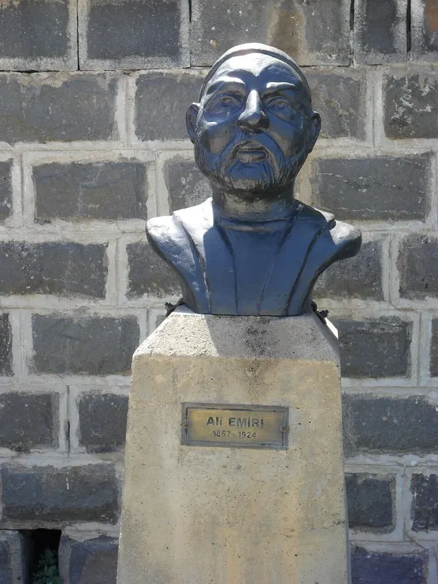 Ali Emîrî portresi