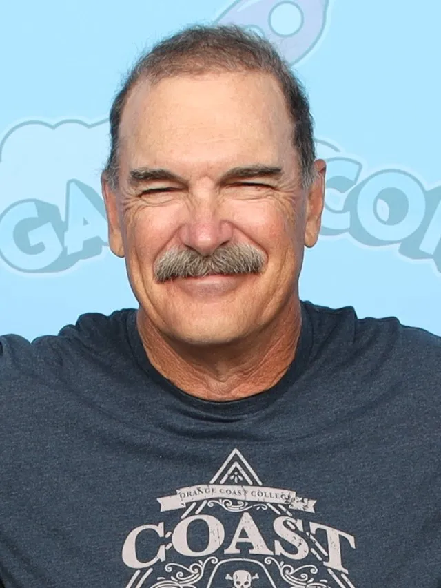 Patrick Warburton portresi