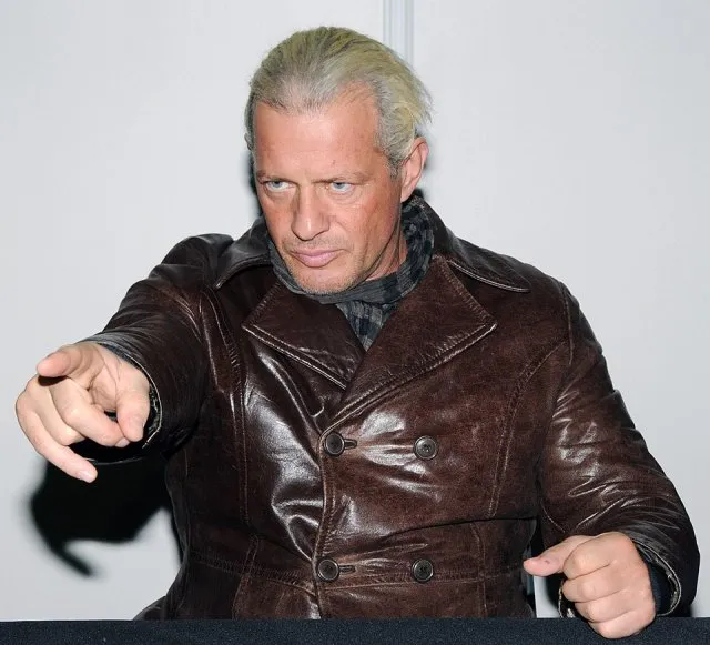 Costas Mandylor portresi