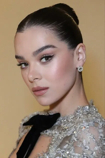 Hailee Steinfeld portresi