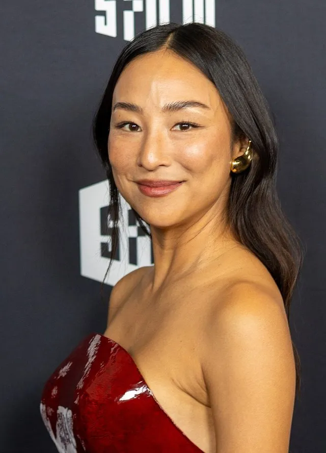 Greta Lee portresi