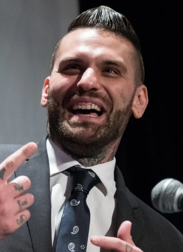 Corey Graves portresi