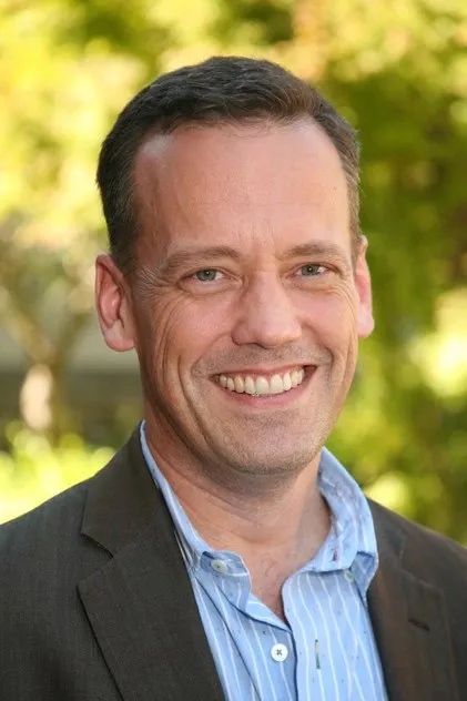 Dee Bradley Baker portresi