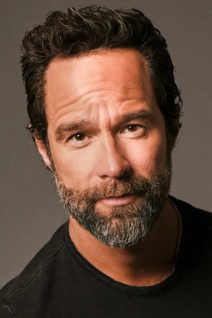 Chris Diamantopoulos portresi