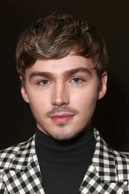 Miles Heizer portresi