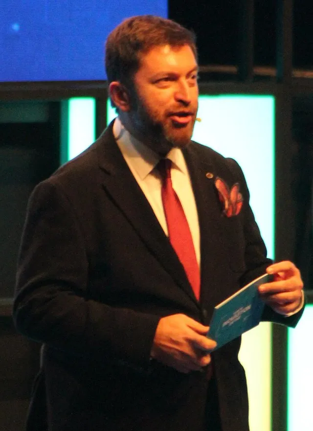 Mehmet Serdar Kuzuloğlu portresi