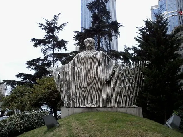 İlhan Koman portresi