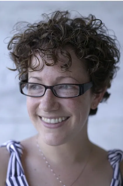 Nicole Perlman portresi