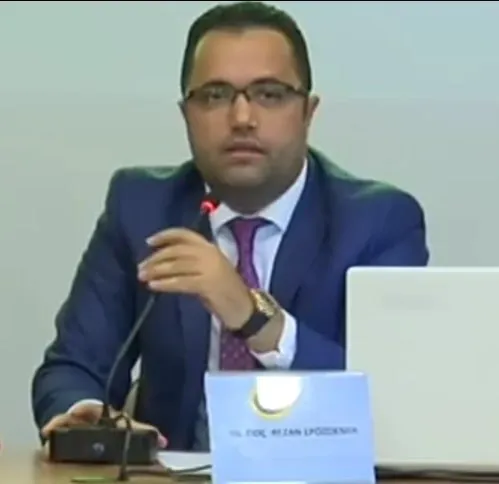 Rezan Epözdemir portresi