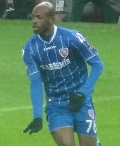 Luton Shelton portresi