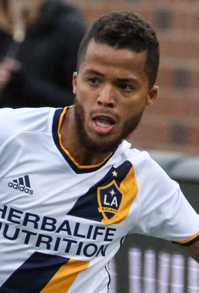 Giovani dos Santos portresi