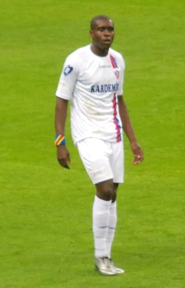 Larrys Mabiala portresi