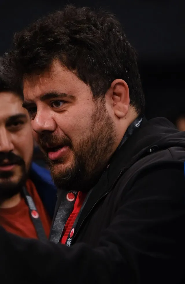 Eser Yenenler portresi