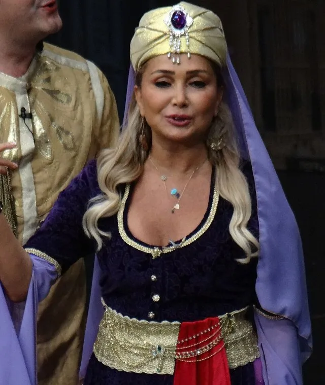 Yonca Evcimik portresi