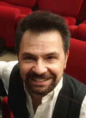 Bora Öztoprak portresi