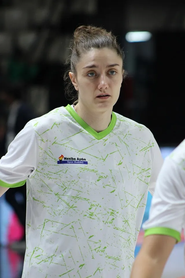 Merve Arı portresi