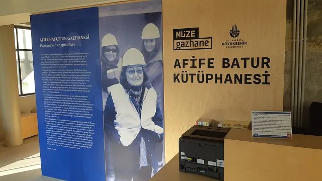 Afife Batur portresi