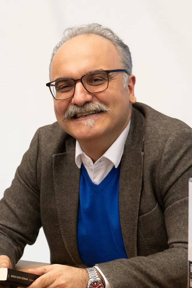 Emrah Safa Gürkan portresi
