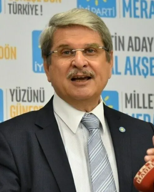 Aytun Çıray portresi