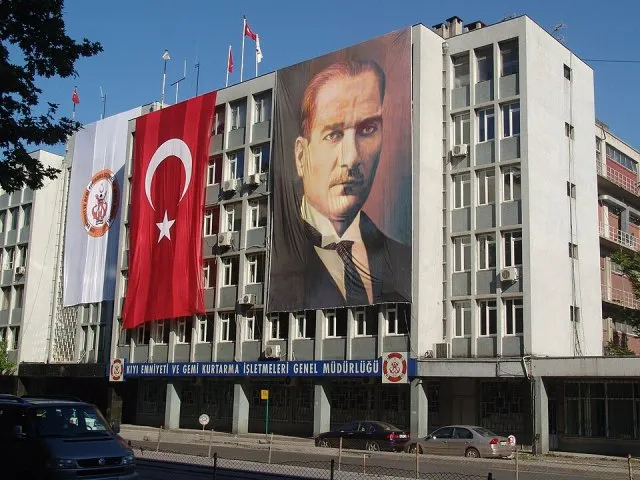 Atatürk kişi kültü portresi