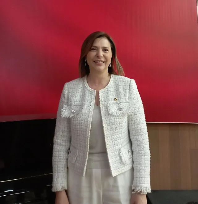 Ayşe Sibel Ersoy portresi