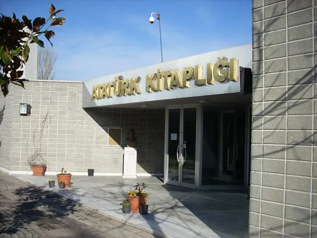 Atatürk Kitaplığı portresi