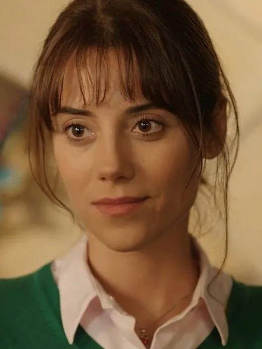 Cansu Dere portresi
