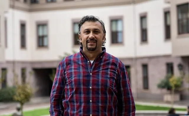 Metin Sitti portresi