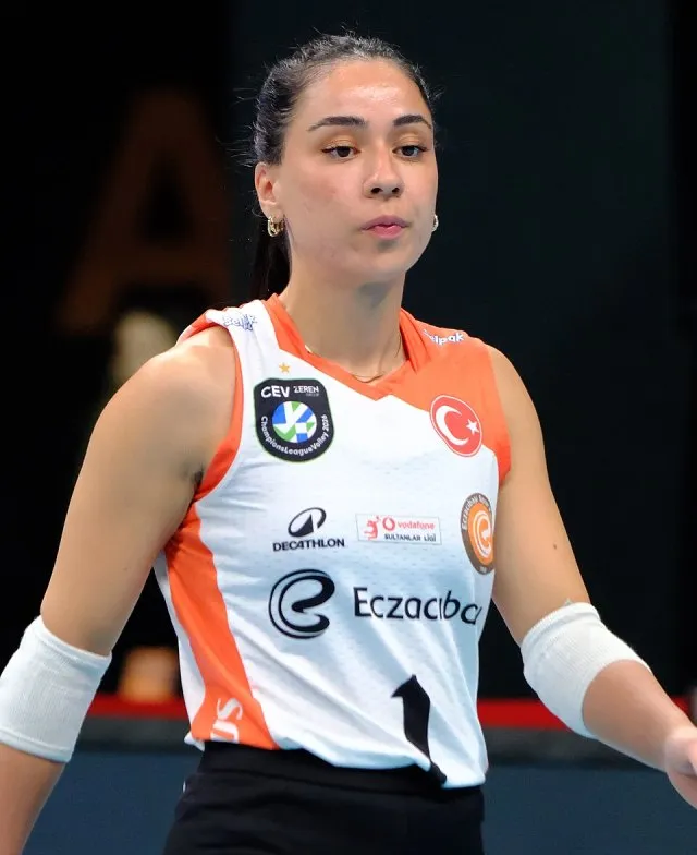 Tuna Aybüke Özel portresi