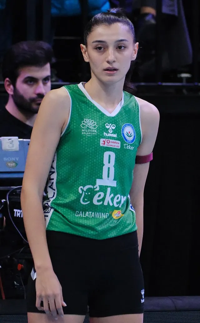 Buse Ünal portresi