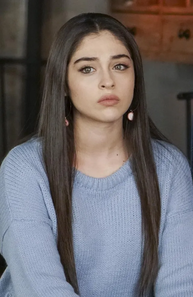 Cemre Baysel portresi