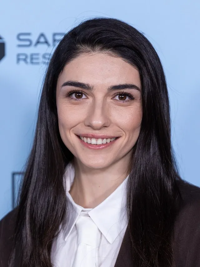 Hazar Ergüçlü portresi