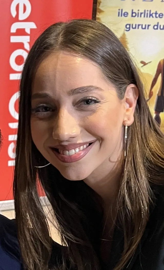 Özge Özacar portresi
