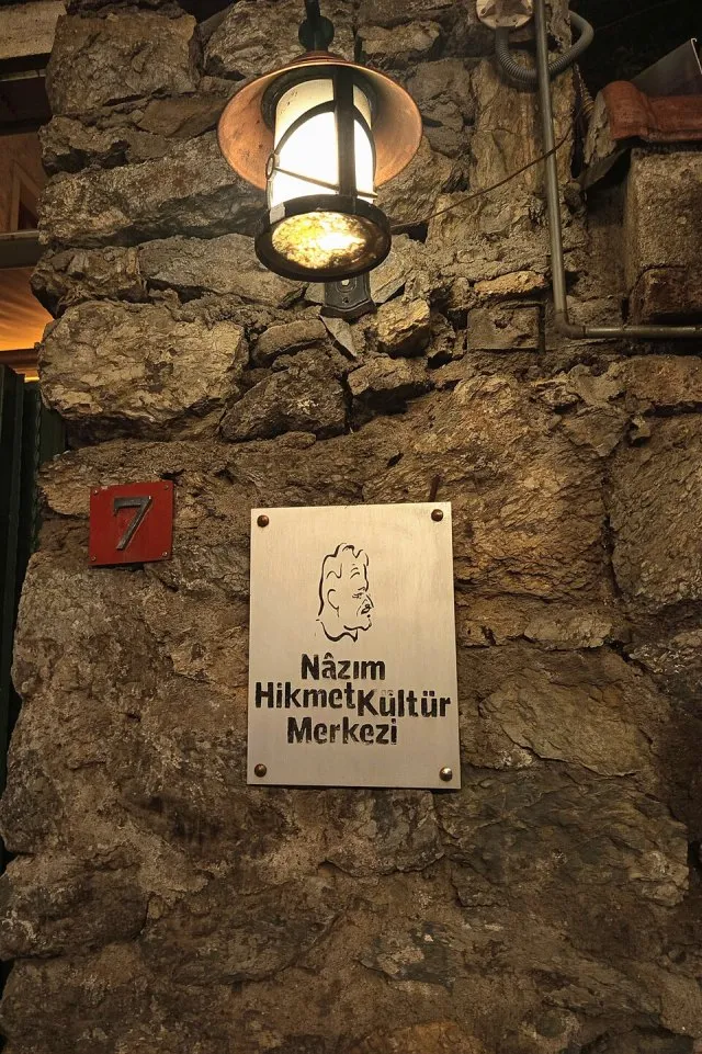 Nâzım Hikmet Kültür Merkezi portresi