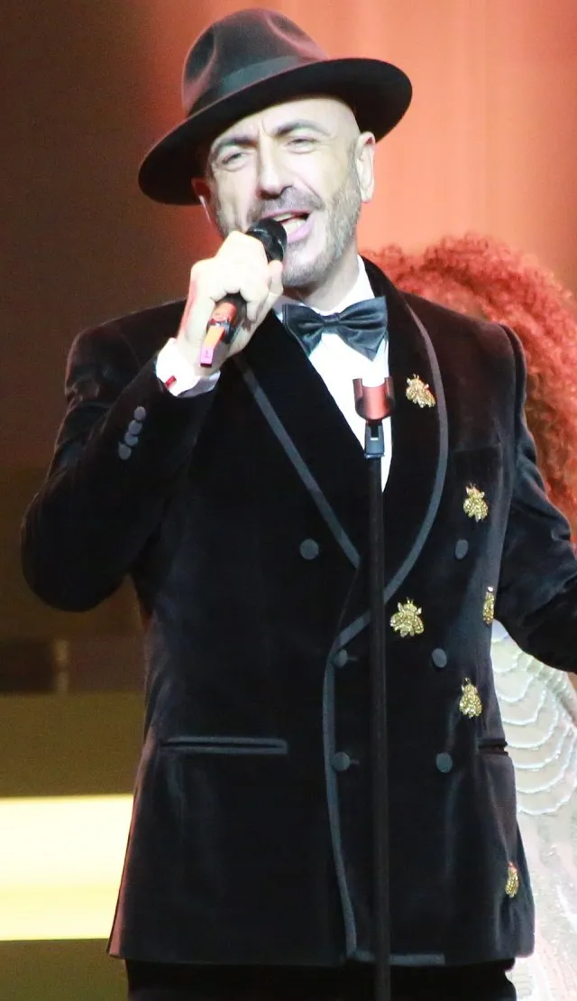 Serhat (şarkıcı) portresi