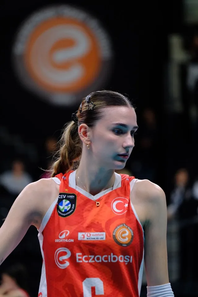 Dilay Özdemir portresi