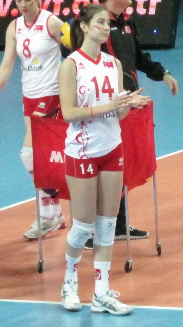 Ecem Aknam portresi