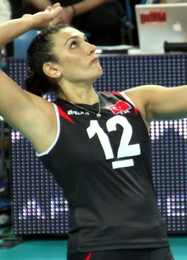 Esra Gümüş Kırıcı portresi