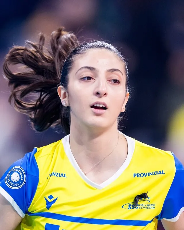 Tutku Burcu Yüzgenç portresi