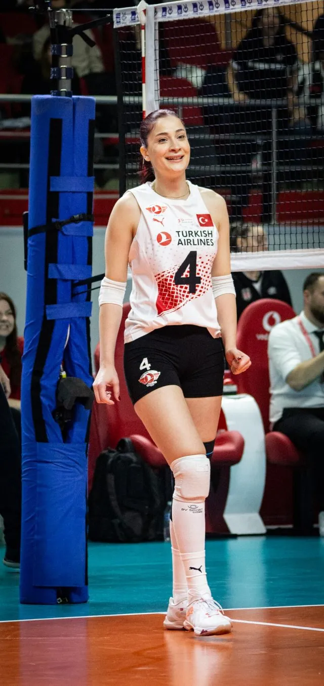 Tuğba Şenoğlu portresi